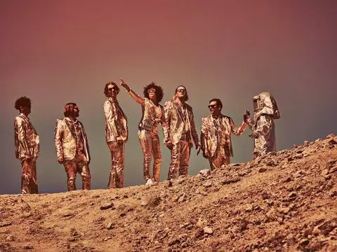 Arcade Fire faz boa mistura de repertório e entrega show na medida em SP