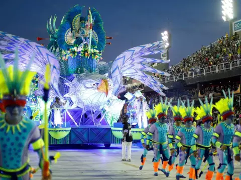Carnaval 2026 | Quais Escolas de Samba desfilam nesta segunda (16); veja horário