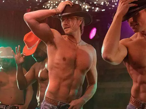 No Ritmo do Natal | Chad Michael Murray tira a roupa em filme da Netflix