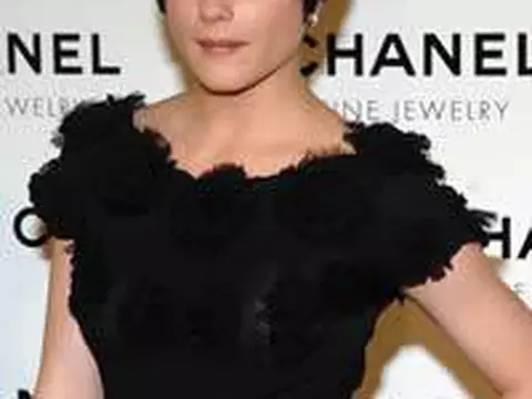 Anger Management | Selma Blair no elenco da série de TV de Charlie Sheen