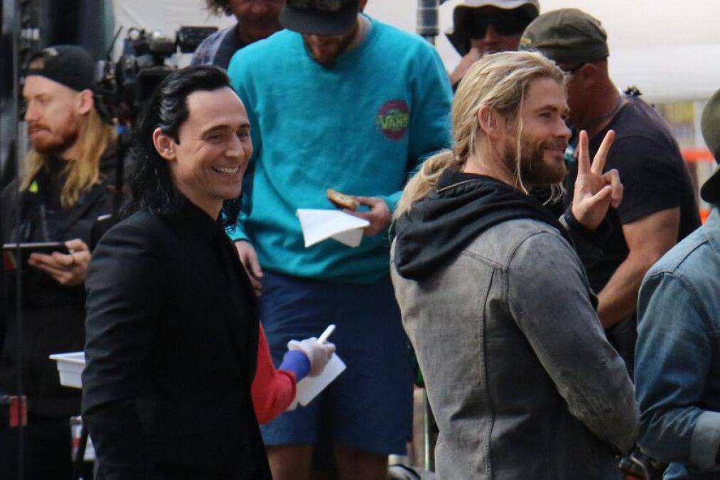 Thor: Ragnarok  Tom Hiddleston e Chris Hemsworth falam sobre o