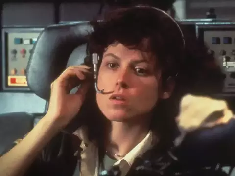 Alien: Earth é mais profundo que filme original, diz Sigourney Weaver