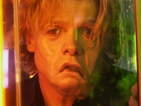 Tom Rhys Harries compartilha inspirações do filme Cara-de-Barro; veja