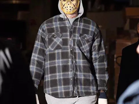 Lebron James vira Jason de Sexta-Feira 13 em noite de Halloween