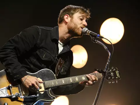 Dan Auerbach, do Black Keys, lança novo clipe solo, "Up On a Mountain of Love"