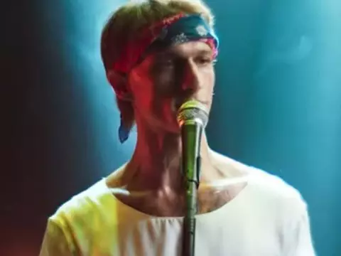 Jullio Reis como Cazuza em Homem com H (Reprodução)