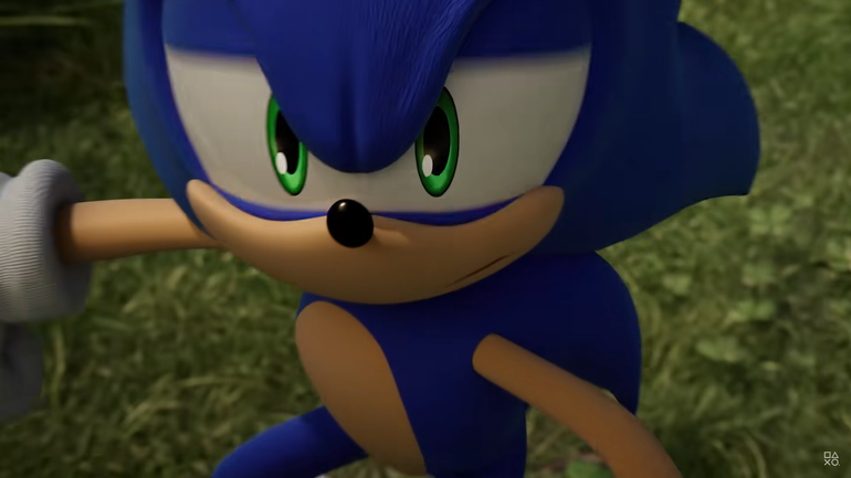 Sonic olhando para um inimigo.