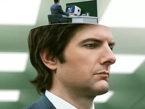 Ruptura volta maior, mais misteriosa e mergulhando em sua própria mitologia