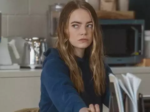 Emma Stone em The Curse (Reprodução)