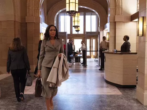 Gina Torres em Pearson/USA Network