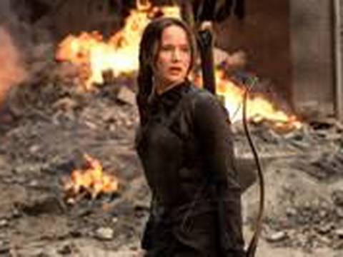 Katniss cantando Árvore-Forca me deixa arrepiada até hoje! Que saga! Filme: Jogos  Vorazes - A Esperança (Parte 1) Curta Tribernna, By Tribernna
