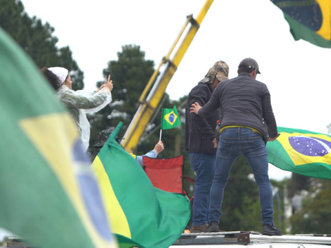 Documentário No Céu da Pátria Nesse Instante recebe trailer