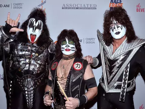 Kiss se apresenta como trio pela segunda vez na história da banda; veja trecho do show