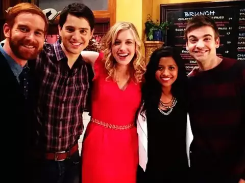 Grega Gerwig e elenco de How I Met Your Dad (CBS/Divulgação)
