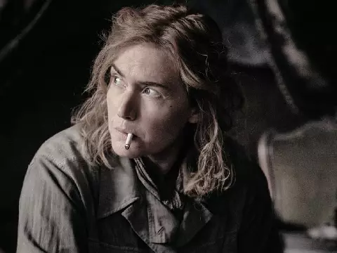 Kate Winslet mergulha na guerra em nova foto de Lee