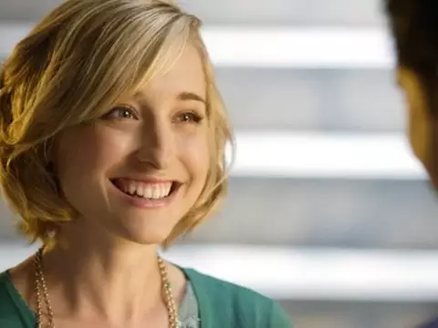 Allison Mack em Smallville (Warner Bros./Reprodução)