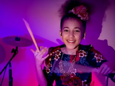 A jovem baterista Nandi Bushell (Youtube/Reprodução)