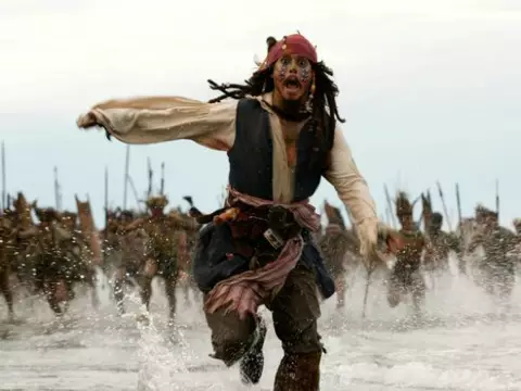 Spin-off de Piratas do Caribe com Margot Robbie ainda está nos planos da Disney