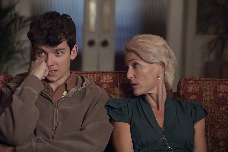 Asa Butterfield e Gillian Anderson em Sex Education