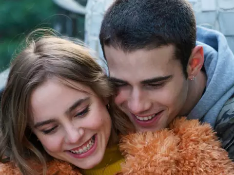 Através da Minha Janela 3 termina como um infame romance de banca de jornal