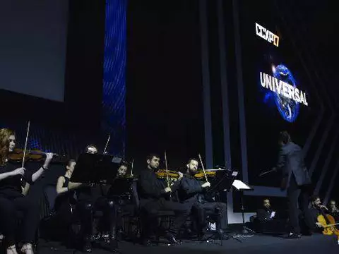 CCXP 2017 | Assista à orquestra tocando tema de Jurassic Park no painel da Universal