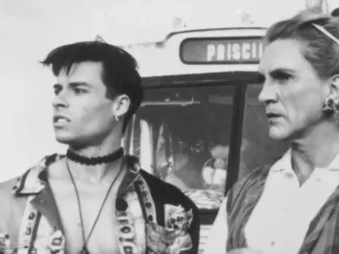 Guy Pearce se despede de Terence Stamp em publicação nas redes sociais