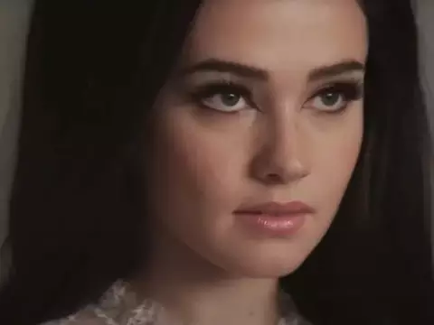 Priscilla mostra lado B de Elvis e traz paralelos com Maria Antonieta