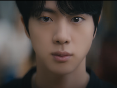 Jin em "Don't Say You Love Me" (Reprodução/YouTube)