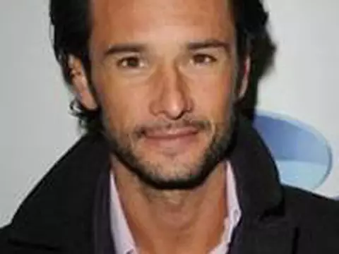 Dominion | Rodrigo Santoro entra para o elenco do filme sobre os últimos dias de Dylan Thomas