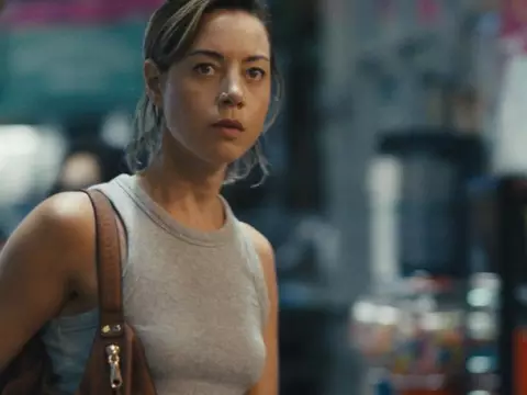 Aubrey Plaza em Emily The Criminal (Divulgação)