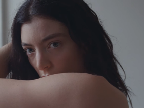 Lorde em "Man of the Year" (Reprodução)