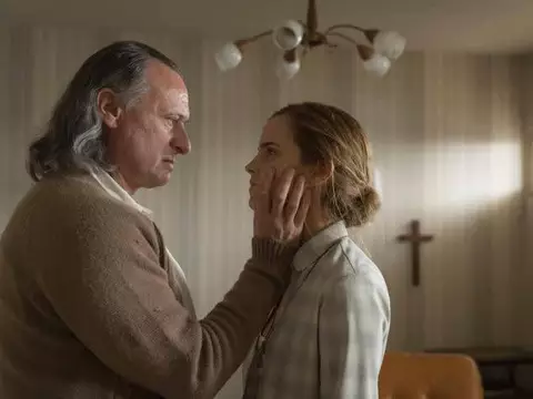 Colonia | Suspense policial com Emma Watson ganha sua primeira imagem