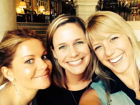 Três é Demais | DJ, Stephanie e Kimmy aparecem juntas em selfie no set da nova temporada