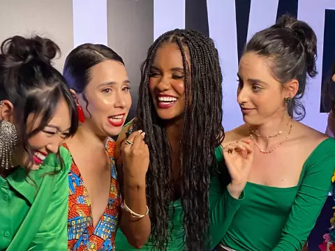 Manoela Aliperti, Daphne Bozaski, Ana Hikari, Gabriela Medvdovski e Heslaine Vieira em evento em São Paulo