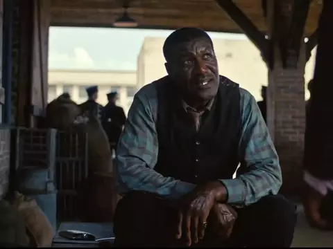 Pecadores | Delroy Lindo agradece Ryan Coogler e Spike Lee por carreira