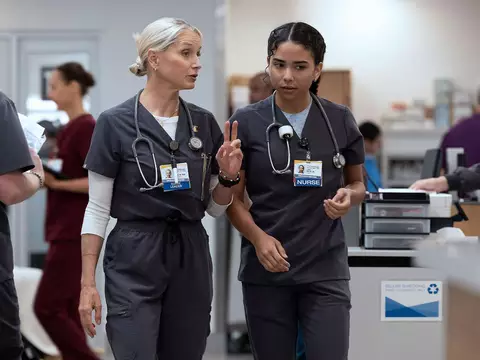 Katherine Lanasa e Laetitia Hollard em The Pitt (Divulgação/HBO)