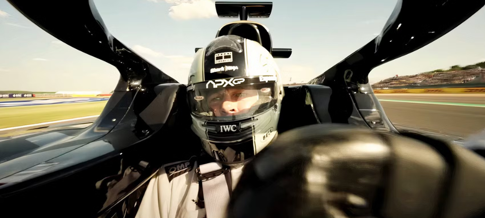 Brad Pitt Acelera em 'F1 - O Filme': Capacete de Pipoca e Candidatura ao Oscar