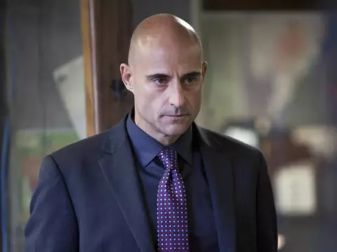 Neuromancer | Série do Apple TV+ escala Mark Strong