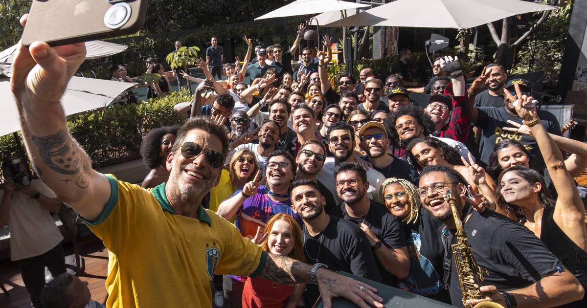 Zack Snyder e elenco de Rebel Moon fazem churrasco exclusivo em São Paulo;  saiba mais! - Estrelando