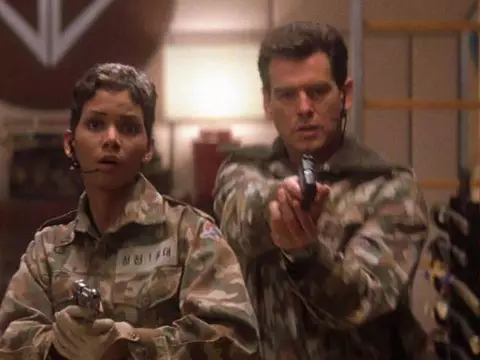 Halle Berry diz que não tinha planos de atuar na franquia 007