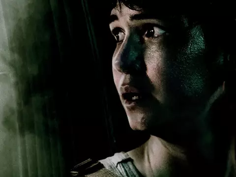 Alien: Covenant | Katherine Waterston aparece assustada em novo cartaz do filme