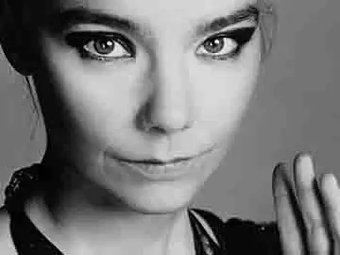 Björk divulga o clipe de "Family"; assista