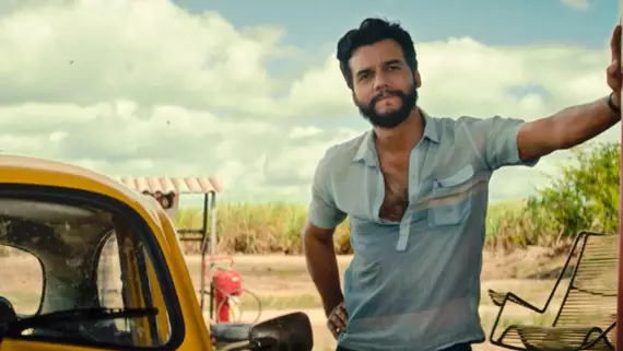 Wagner Moura e Martin Scorsese: Encontro de Titãs em Desfile Chama Atenção