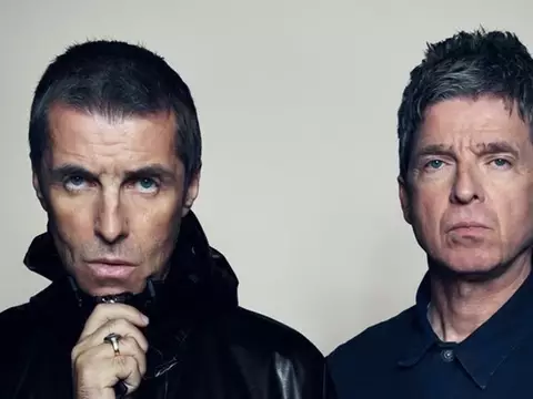 Homem morre após queda em show do Oasis; entenda