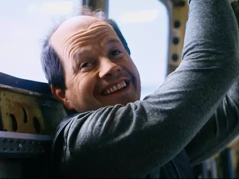 Ameaça no Ar recorre a conveniências para justificar sua trama superficial