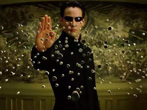 "Você tem que desapegar", diz Lilly Wachowski sobre Matrix