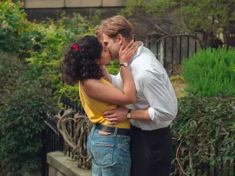 Emma e Dexter na minissérie Um Dia, da Netflix