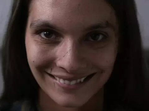 Sorria se mantém no topo da bilheteria norte-americana com larga vantagem do estreante Amsterdam