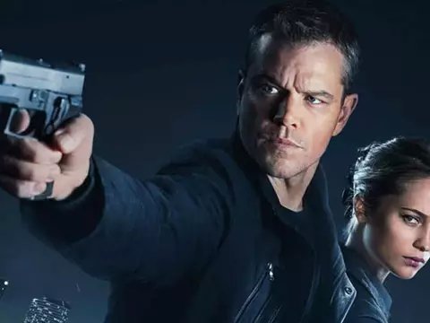 Jason Bourne rouba moto e participa de perseguição em três novos clipes; assista