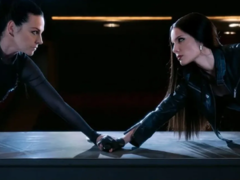 Halsey e Amy Lee no clipe de "Hand That Feeds" (Reprodução)